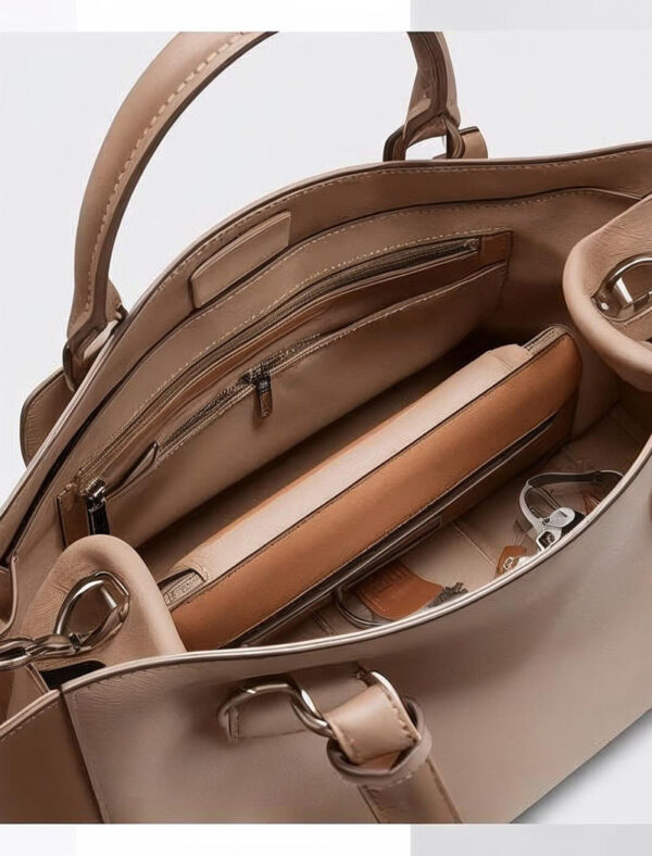 รับผลิตกระเป๋าหนัง Shoulder Bag ดีไซน์โมเดิร์น