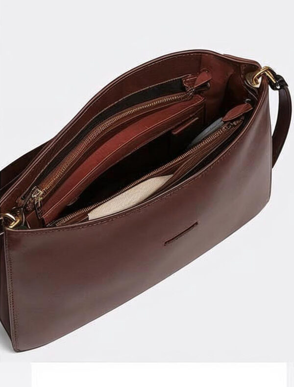 รับผลิตกระเป๋าหนัง Crossbody Bag ดีไซน์โมเดิร์น