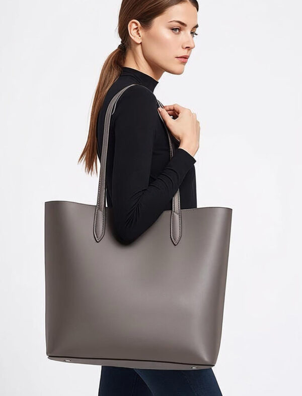 รับผลิตกระเป๋าหนัง Tote Bag ดีไซน์โมเดิร์น